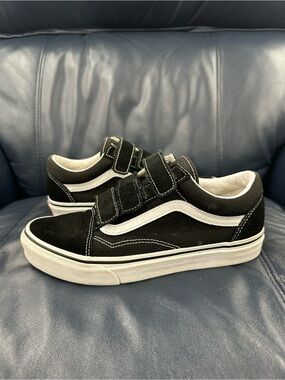 Vans off the wall Skate-Style Velcro Sneakers with White Stripe size 8.5 women’s